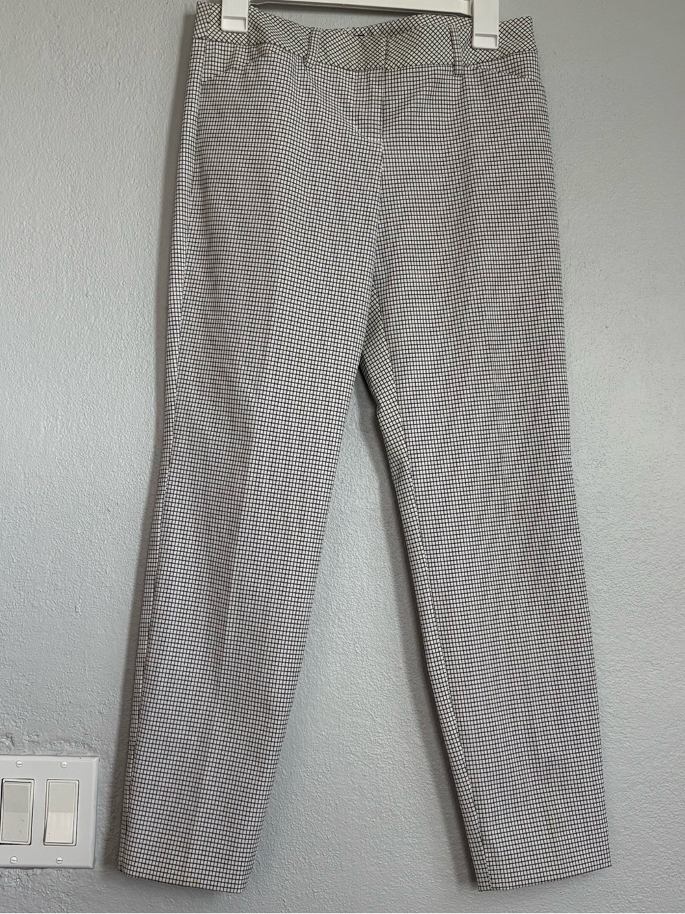 Express Editor LOWRISE Black and White Grid
Ankle Pant SZ 2R